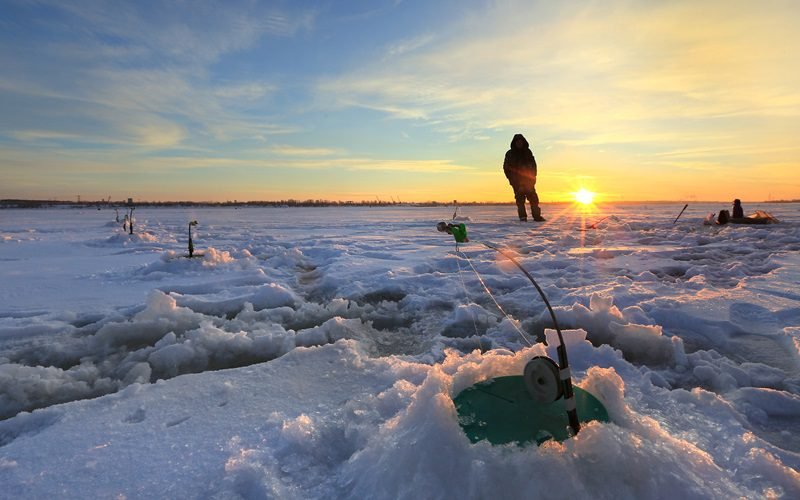 Explore ice fishing game online